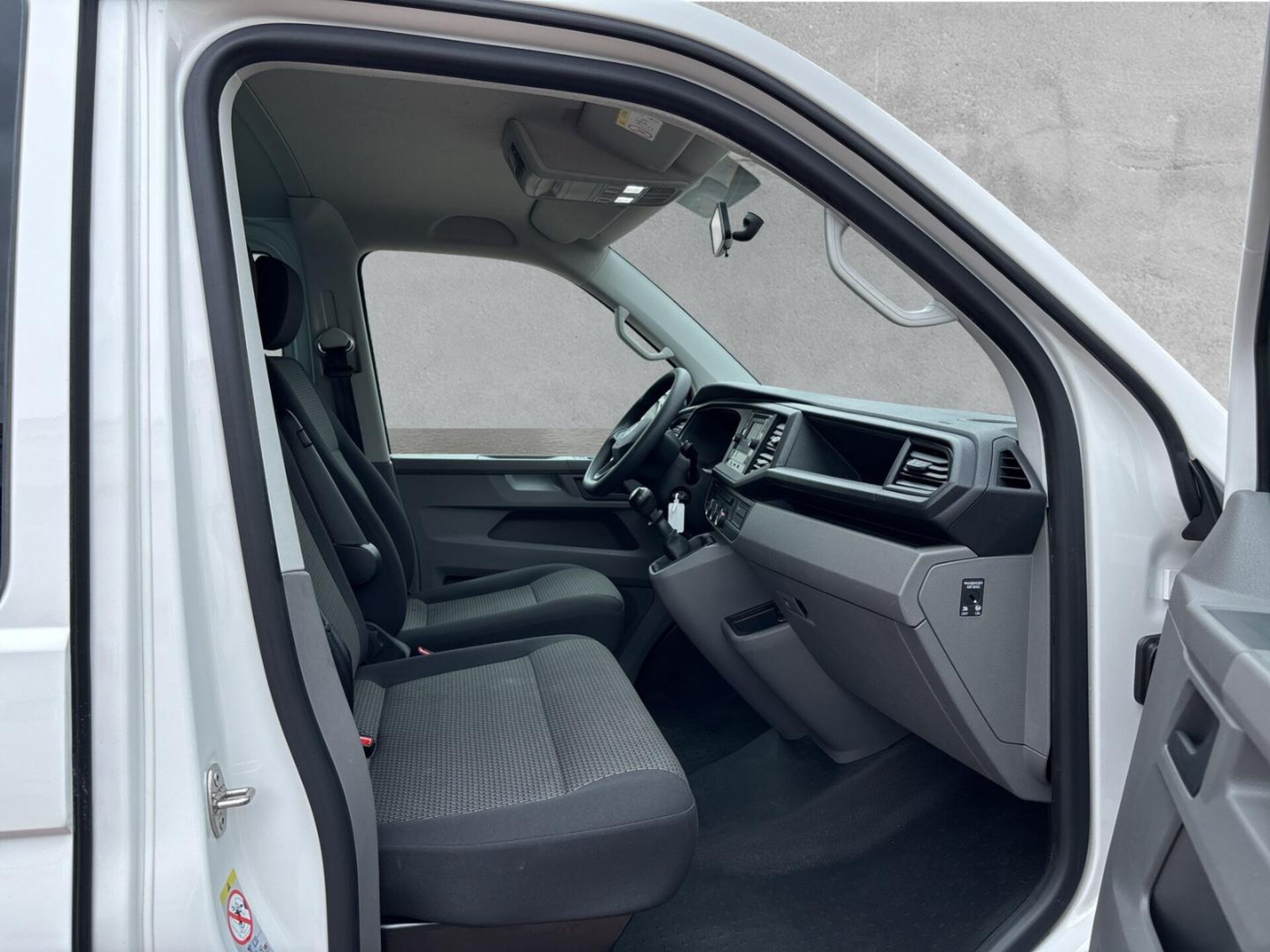 Volkswagen T6.1 Transporter Kombi langer Radstand