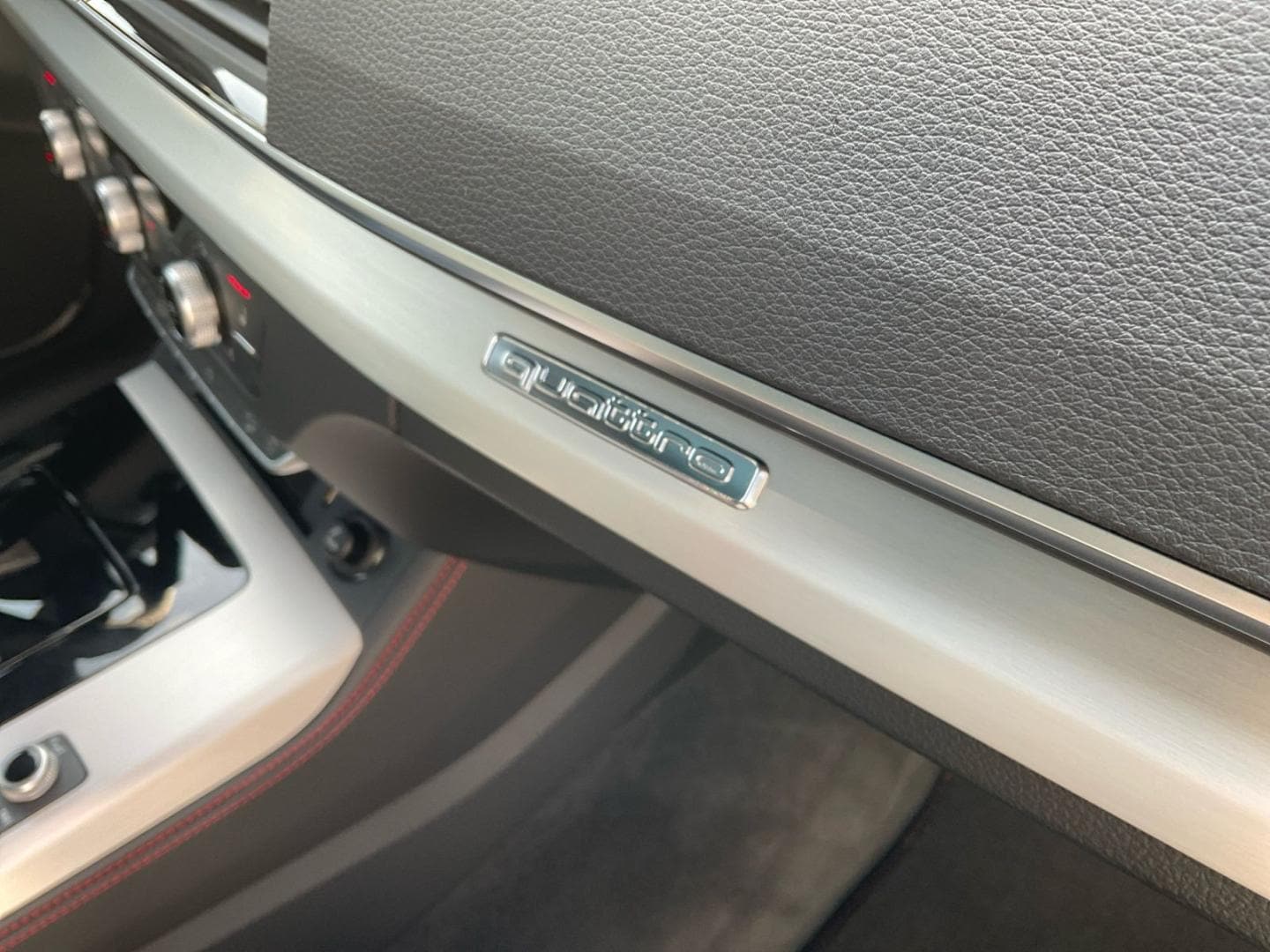 Bild über Audi Q5 40 TDI quattro 150 kW S tronic - für weitere Informationen kontaktieren Sie den Audi Partner