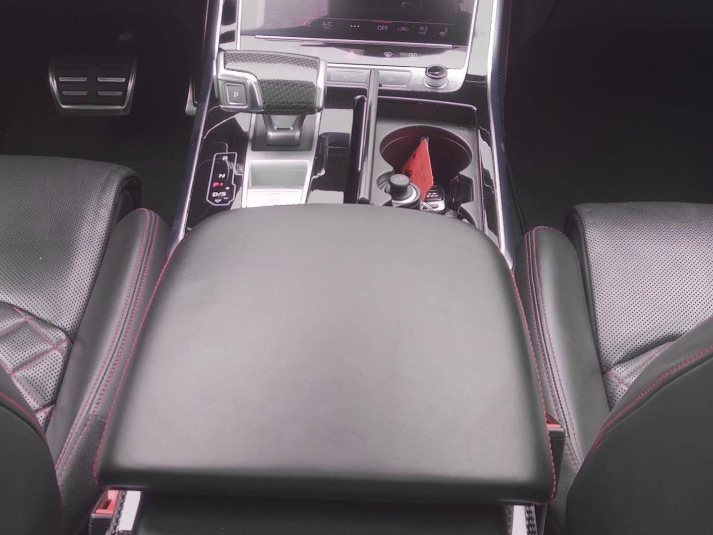 Bild über Audi SQ8 competition plus TFSI quattro tiptronic - für weitere Informationen kontaktieren Sie den Audi Partner