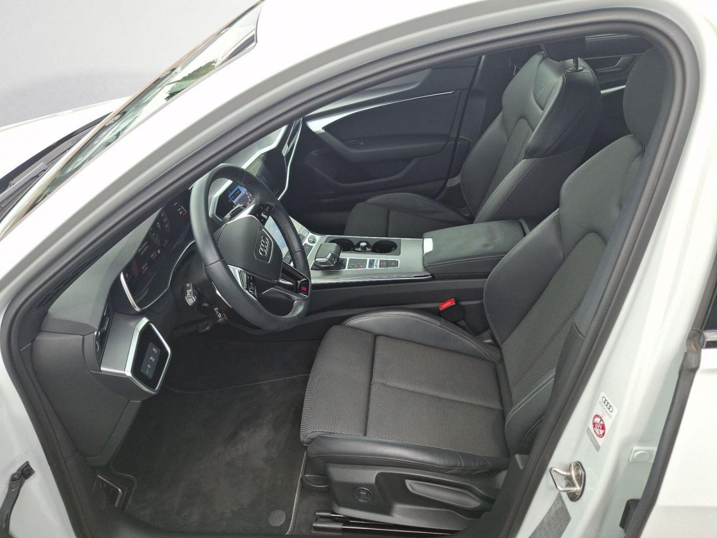 Bild über Audi A6 Avant S line 45 TDI quattro S tronic - für weitere Informationen kontaktieren Sie den Audi Partner