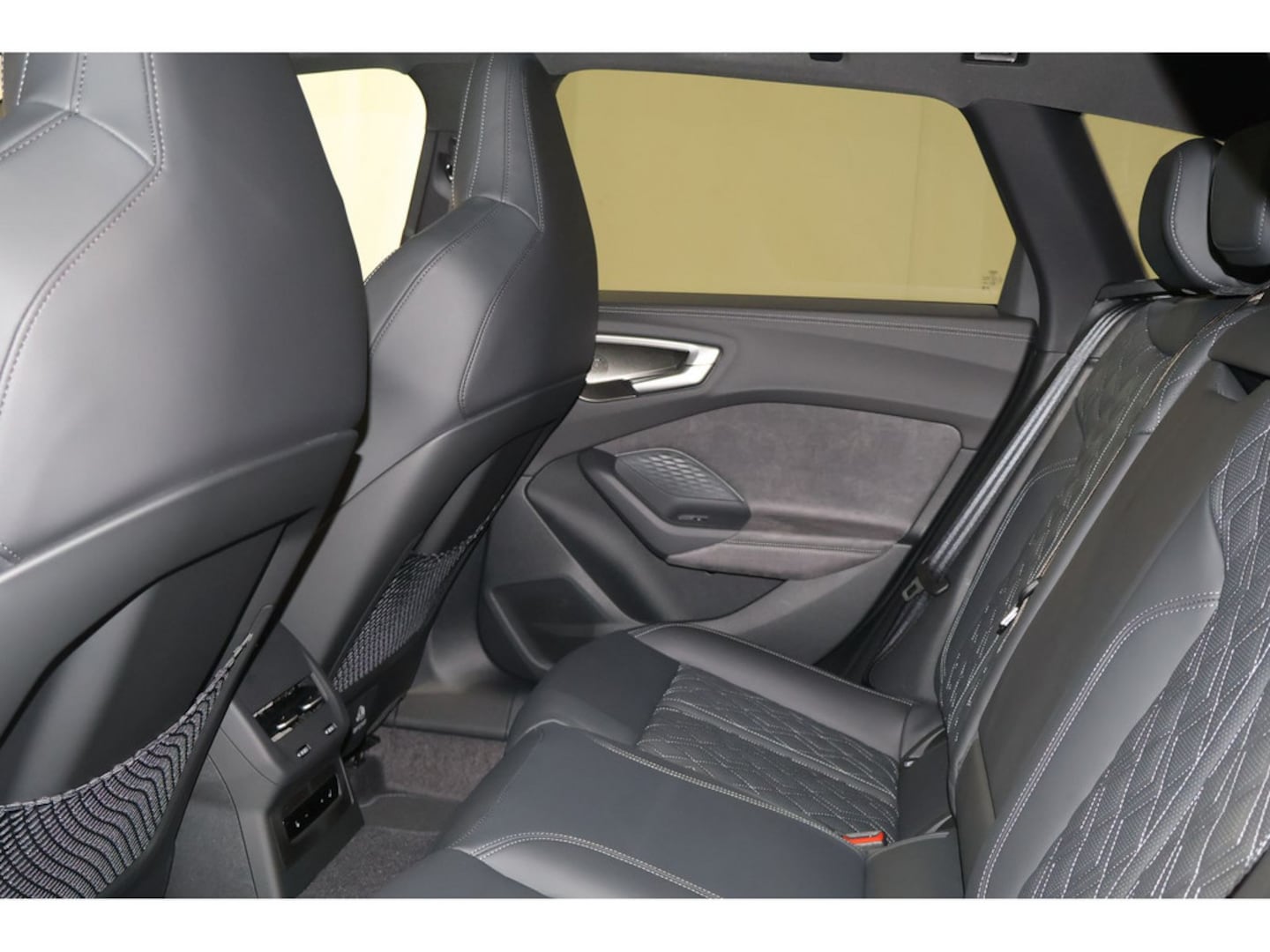 Bild über Audi A5 Avant TDI quattro 150 kW S tronic - für weitere Informationen kontaktieren Sie den Audi Partner