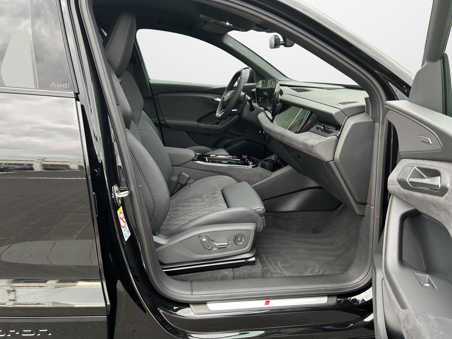 Image about Audi Q6 Sportback e-tron e-tron quattro