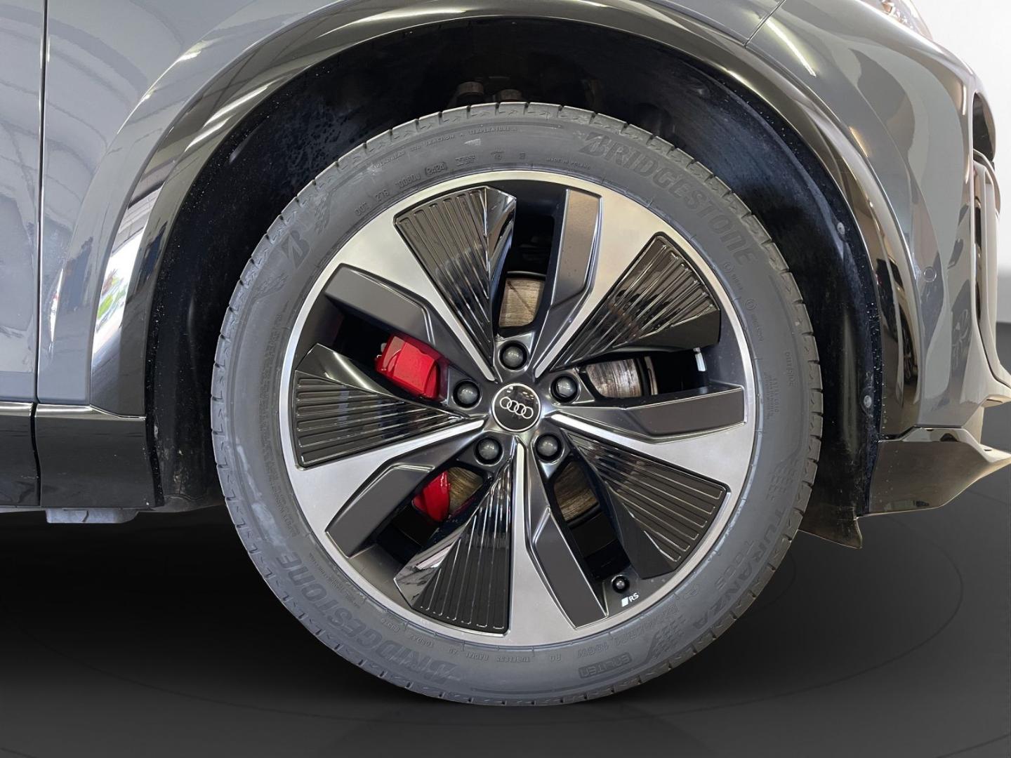 Image about Audi Q6 SUV e-tron e-tron performance