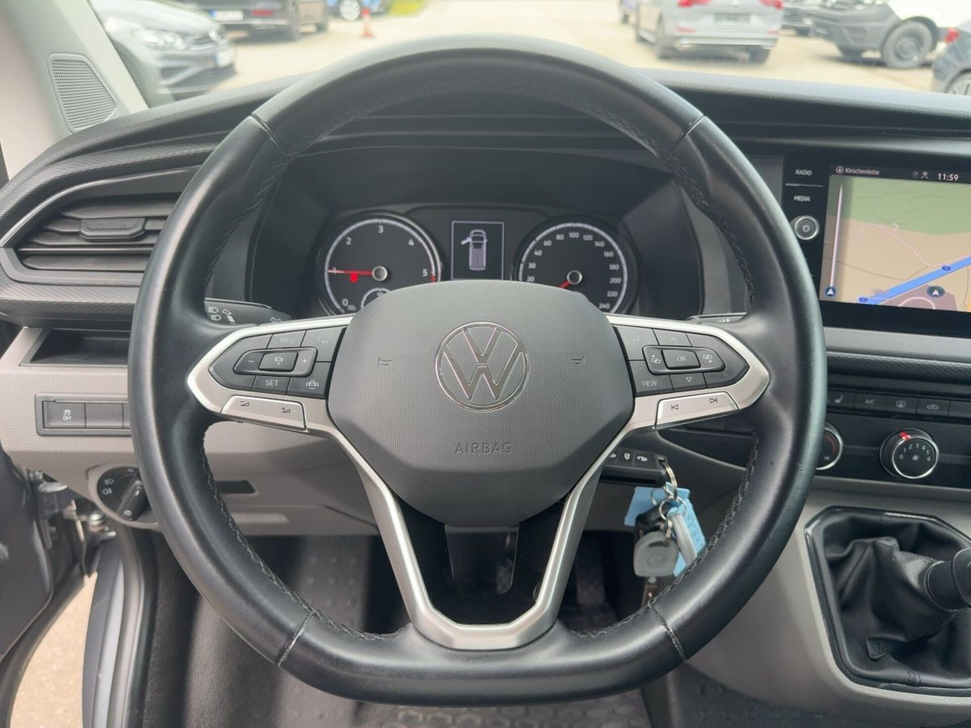 Volkswagen T6.1 Transporter Kombi langer Radstand