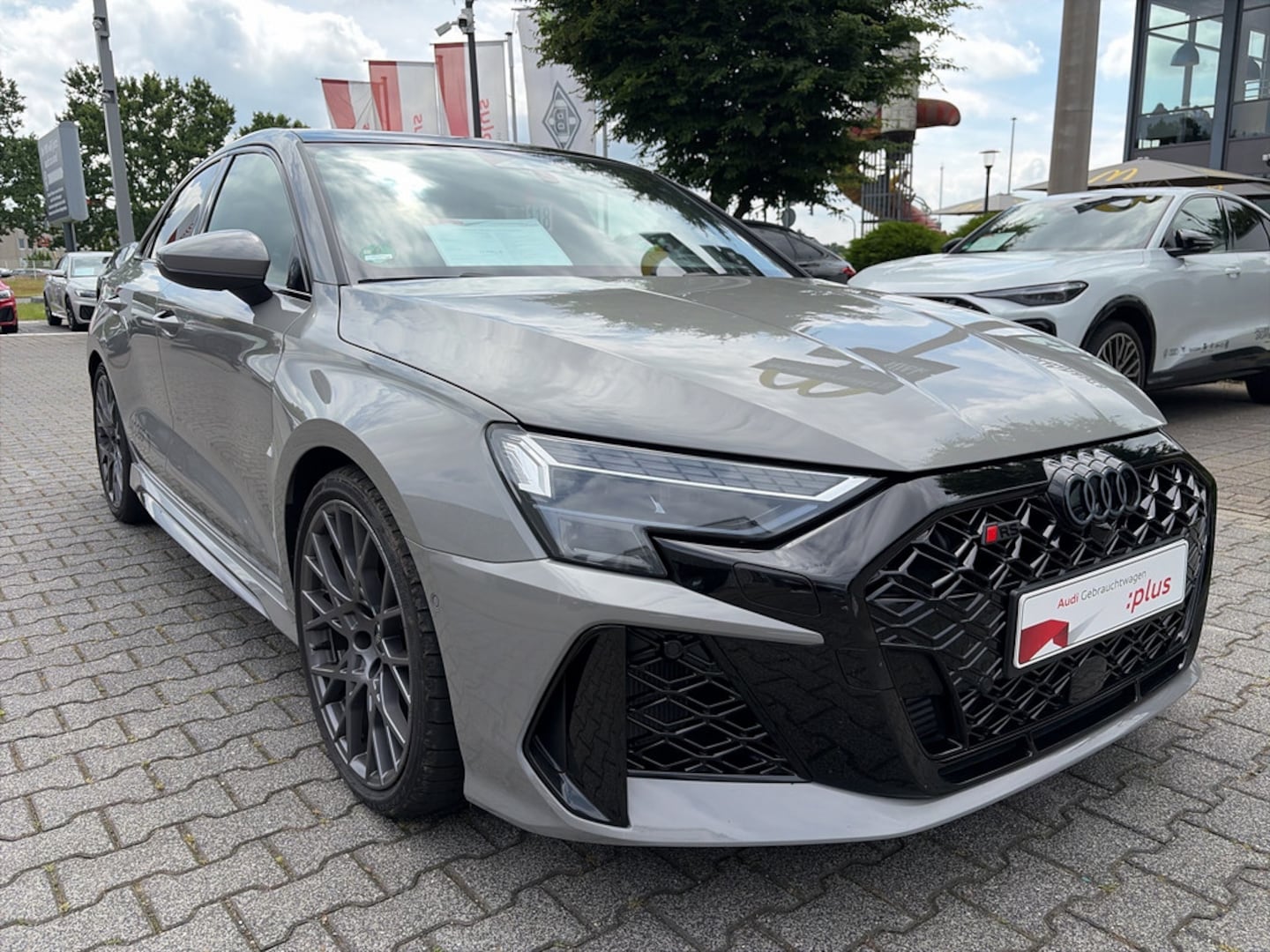 Bild über Audi RS 3 Limousine TFSI quattro 294 kW S tronic - für weitere Informationen kontaktieren Sie den Audi Partner