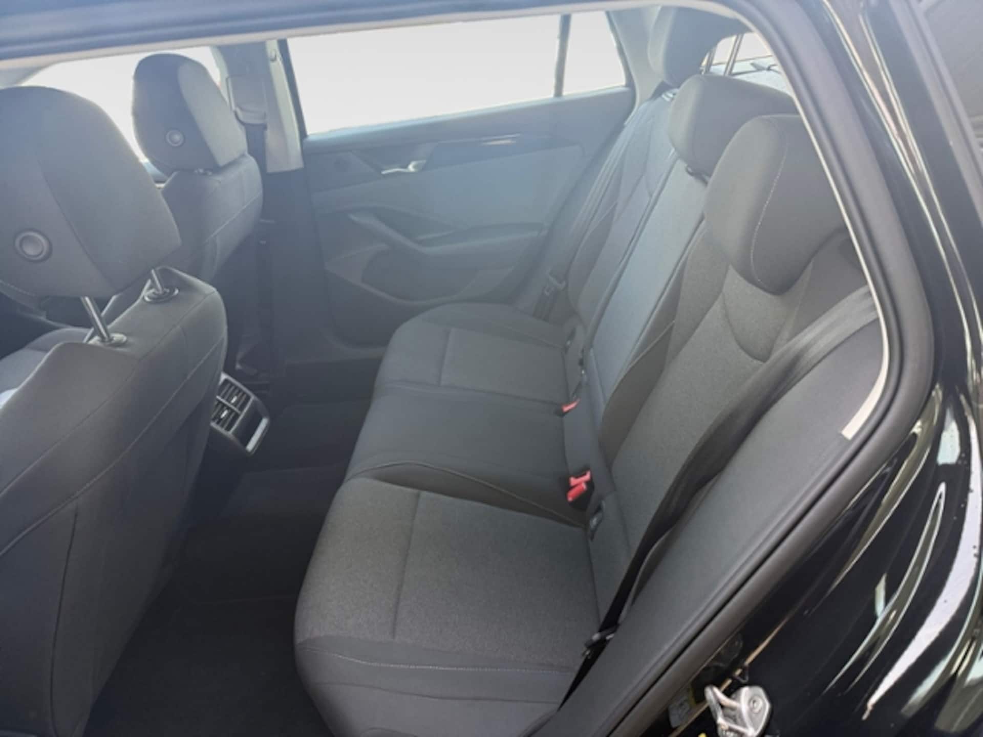 Volkswagen Passat Basis-Modell
