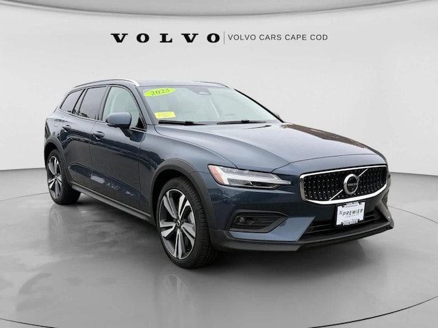 2025 Volvo V60 Cross Country