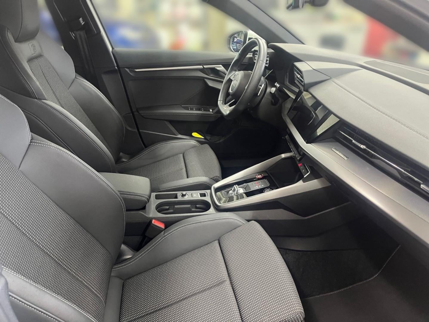 Bild über Audi S3 Limousine TFSI quattro S tronic - für weitere Informationen kontaktieren Sie den Audi Partner