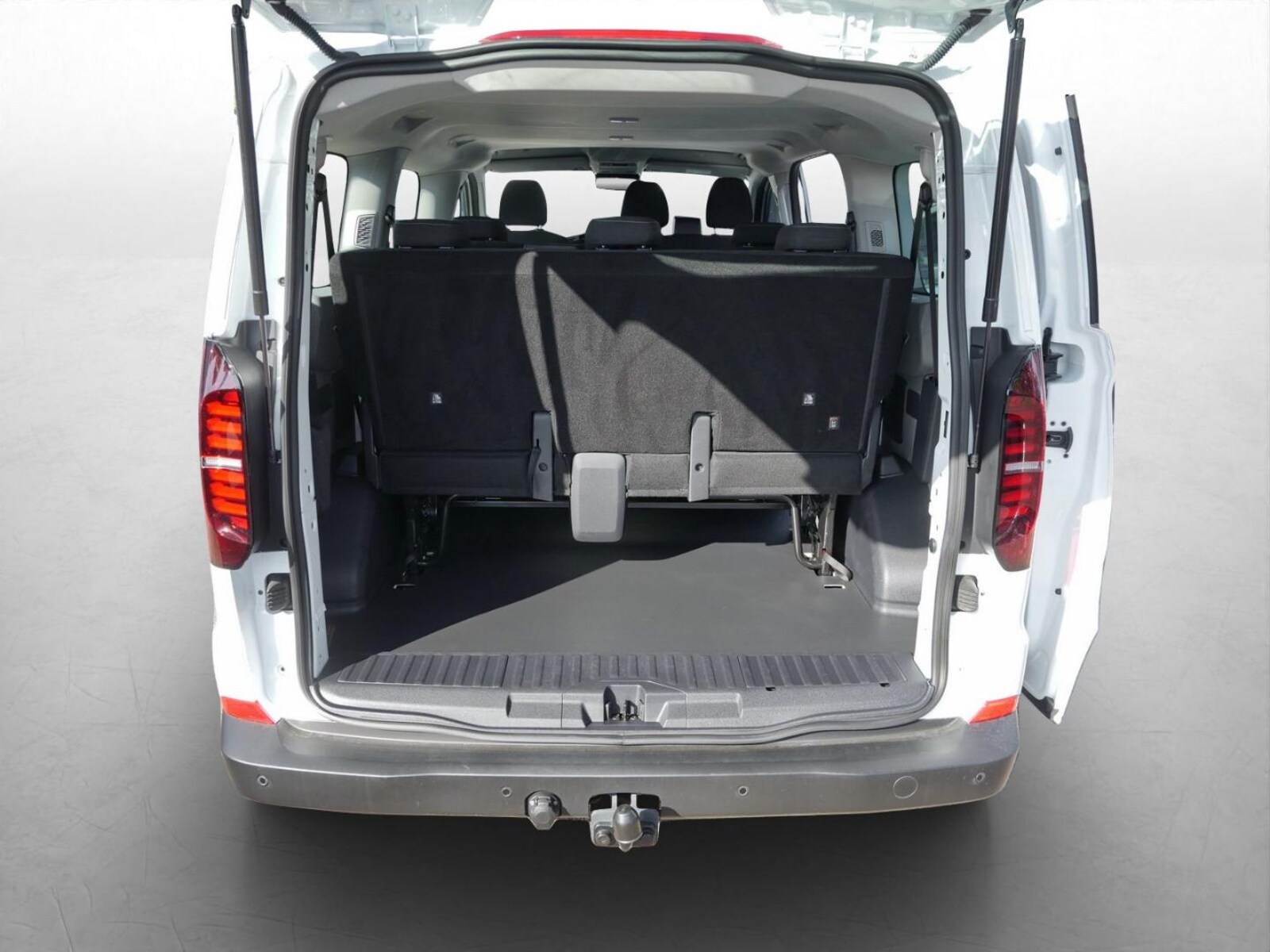 Volkswagen Transporter Kombi kurzer Radstand – Bild 11