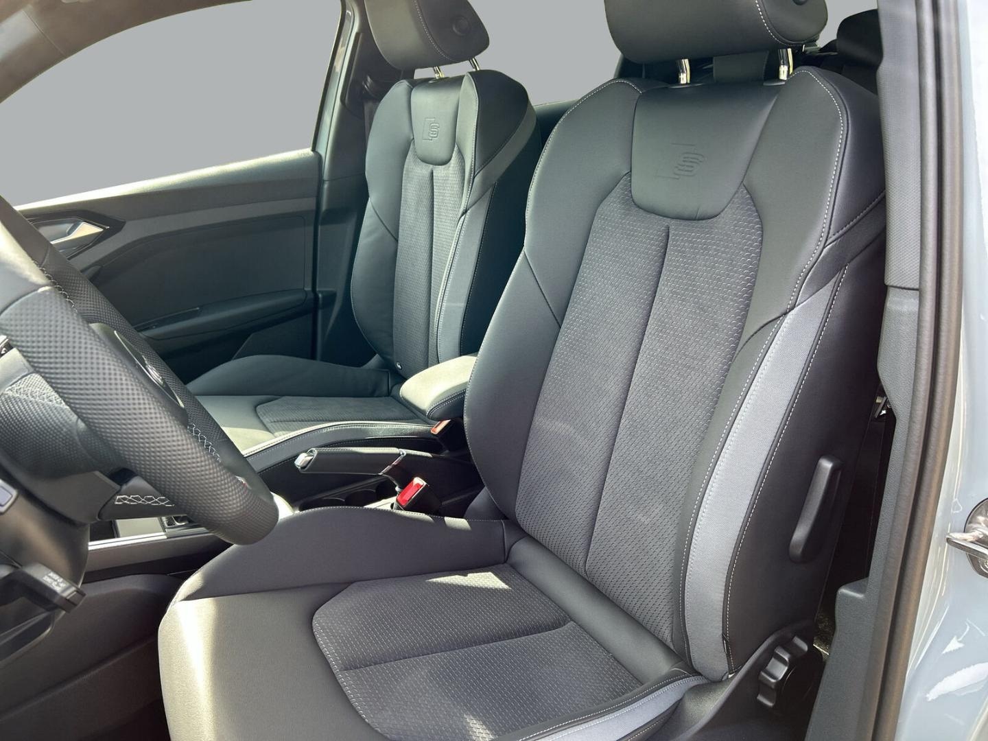 Bild über Audi A1 Sportback 30 TFSI S tronic - für weitere Informationen kontaktieren Sie den Audi Partner