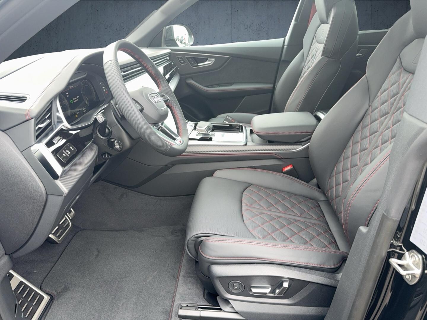Bild über Audi Q8 SUV TFSI e S line business TFSI e quattro 360 kW tiptronic - für weitere Informationen kontaktieren Sie den Audi Partner