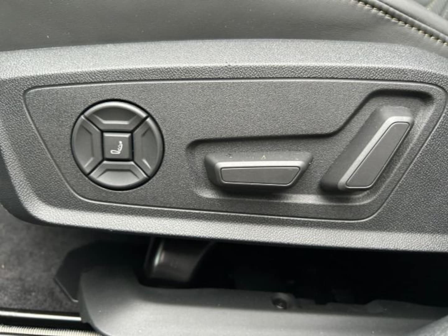 Bild über Audi RS 5 Avant TFSI quattro 470 kW tiptronic - für weitere Informationen kontaktieren Sie den Audi Partner
