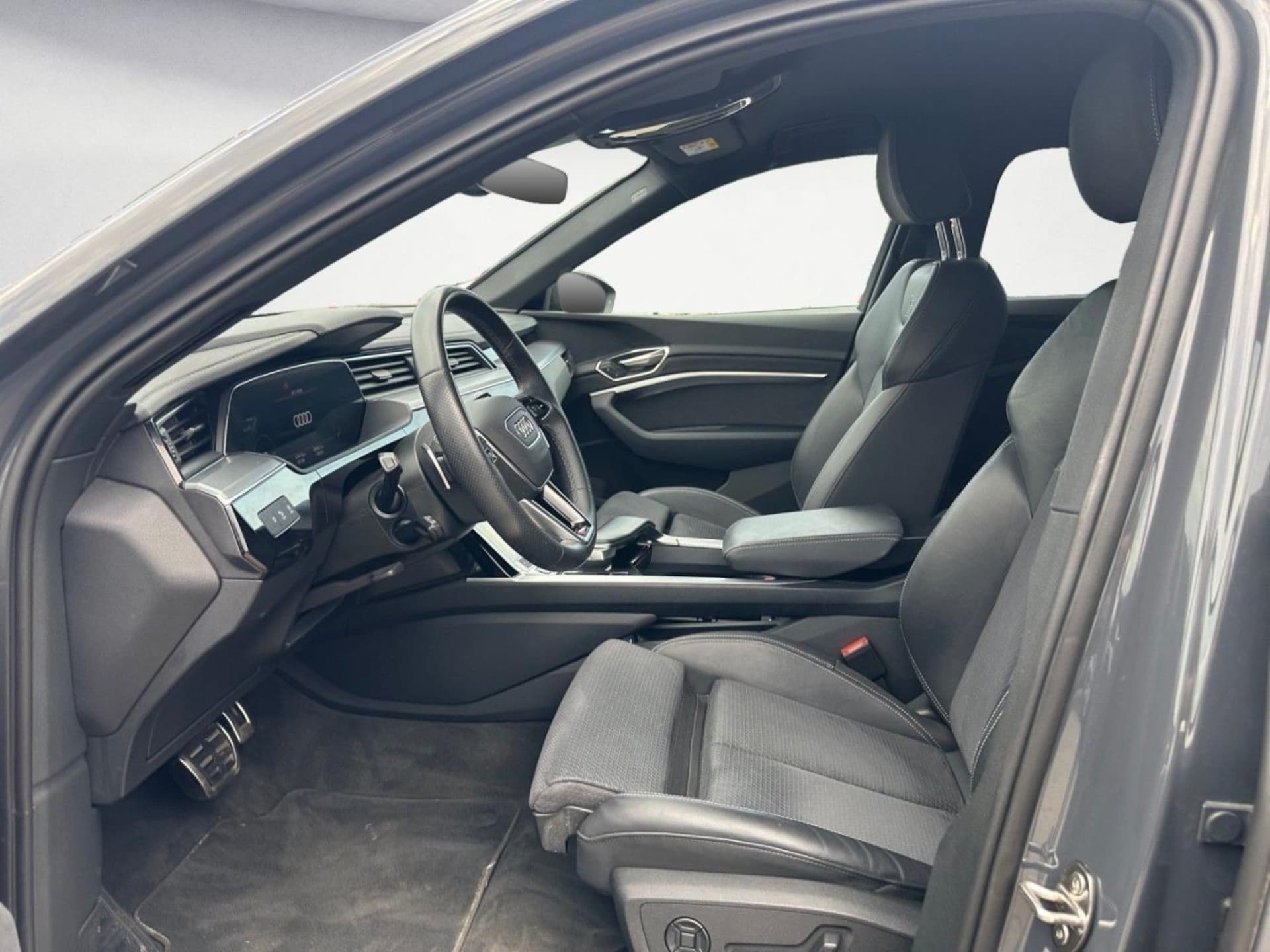Audi Q8 e-tron S line