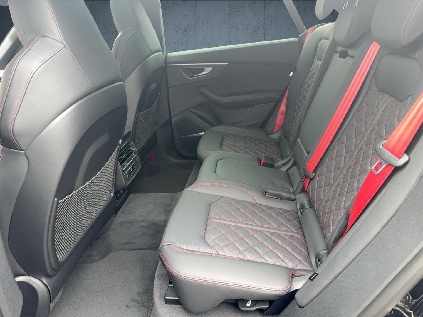Bild über Audi Q8 SUV TFSI e S line business TFSI e quattro 360 kW tiptronic - für weitere Informationen kontaktieren Sie den Audi Partner