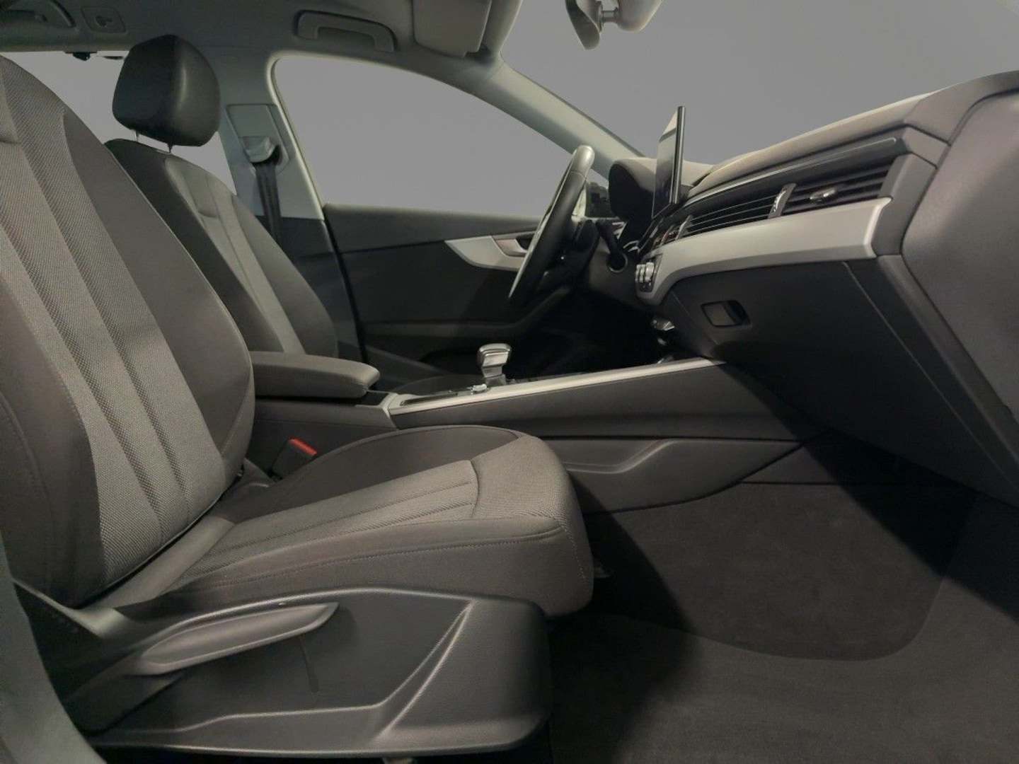 Bild über Audi A4 Avant advanced 35 TFSI S tronic - für weitere Informationen kontaktieren Sie den Audi Partner