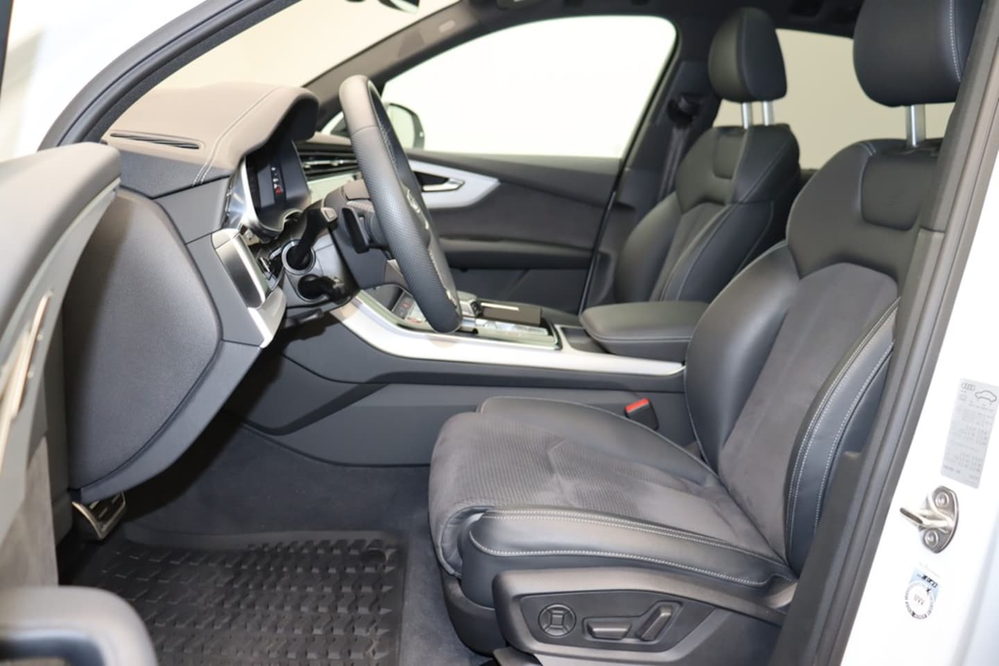 Bild über Audi SQ7 competition plus TFSI quattro tiptronic - für weitere Informationen kontaktieren Sie den Audi Partner