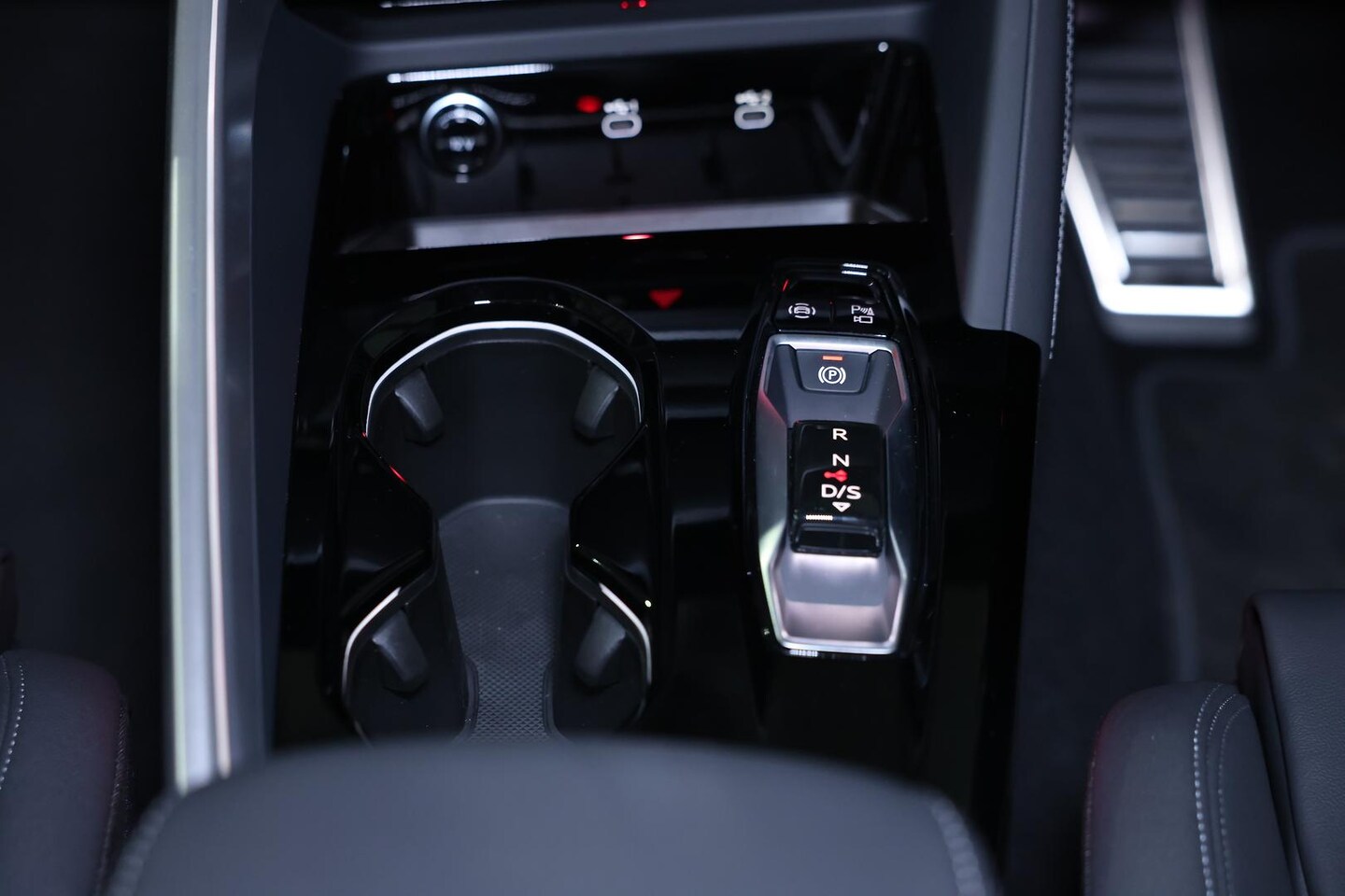 Image about Audi Q5 SUV e-hybrid quattro S tronic