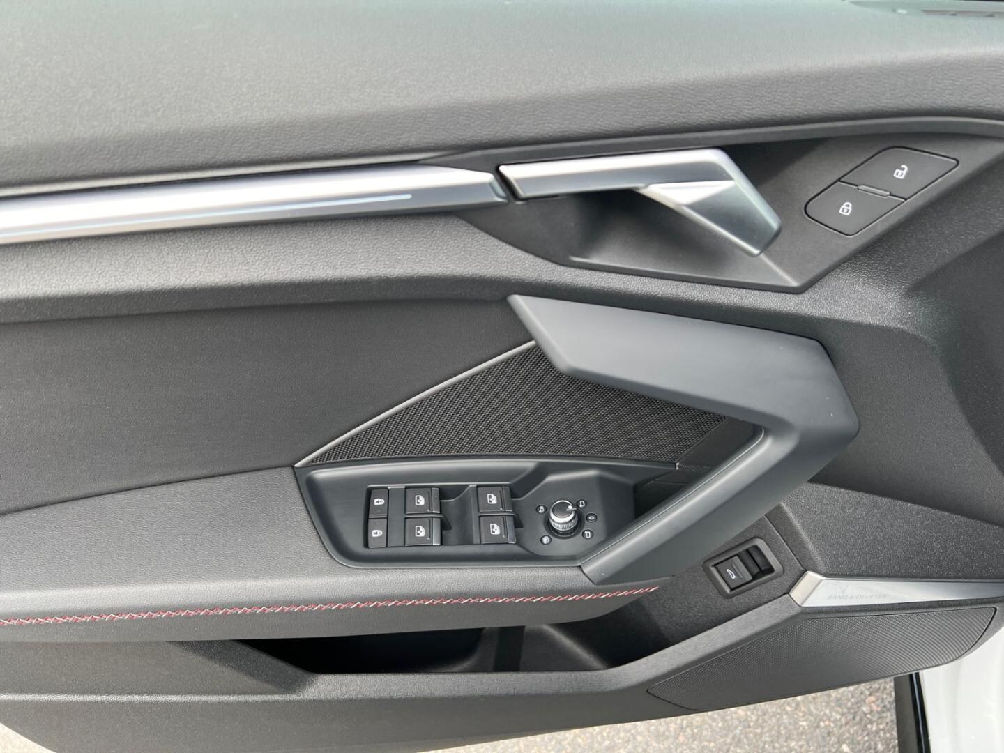 Bild über Audi S3 Limousine TFSI quattro S tronic - für weitere Informationen kontaktieren Sie den Audi Partner