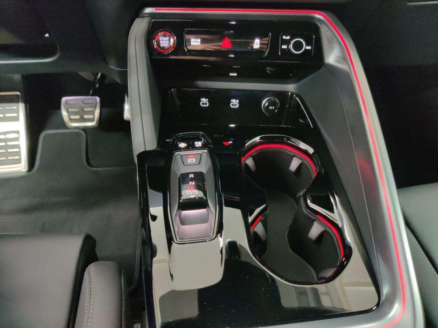 Bild über Audi Q5 SUV TDI quattro 150 kW S tronic - für weitere Informationen kontaktieren Sie den Audi Partner