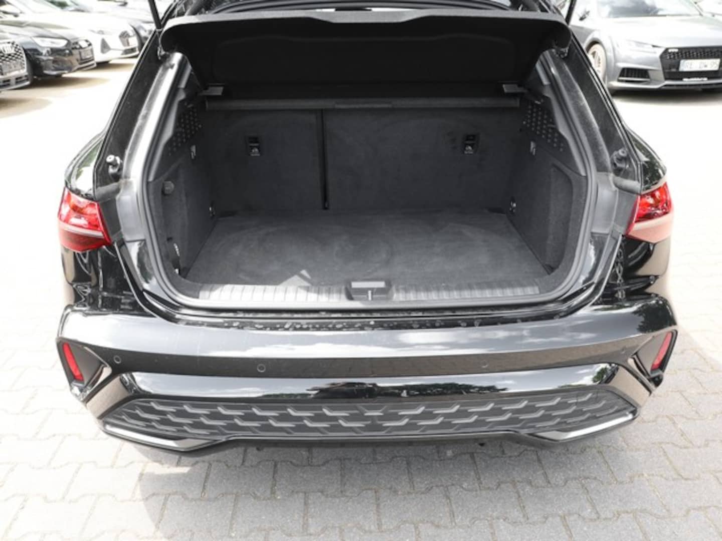 Bild über Audi A3 Sportback S line 35 TFSI S tronic - für weitere Informationen kontaktieren Sie den Audi Partner