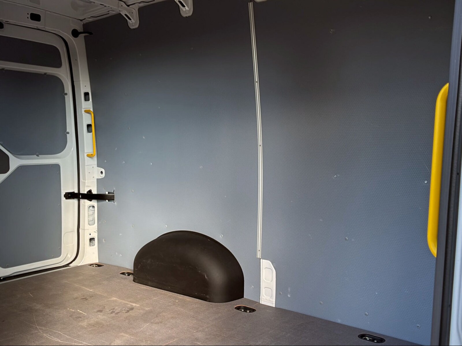 Volkswagen Crafter Kasten mittlerer Radstand – Bild 13