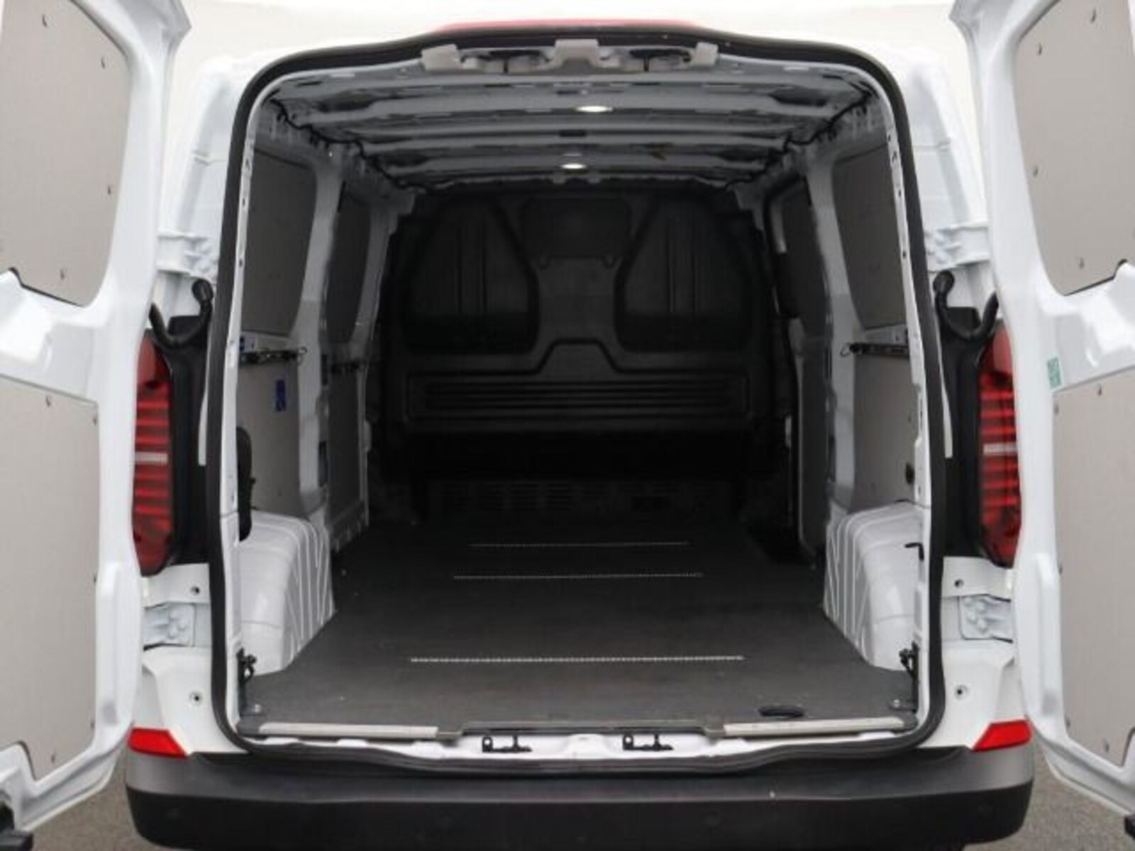 Volkswagen Transporter Kasten langer Radstand – Bild 9