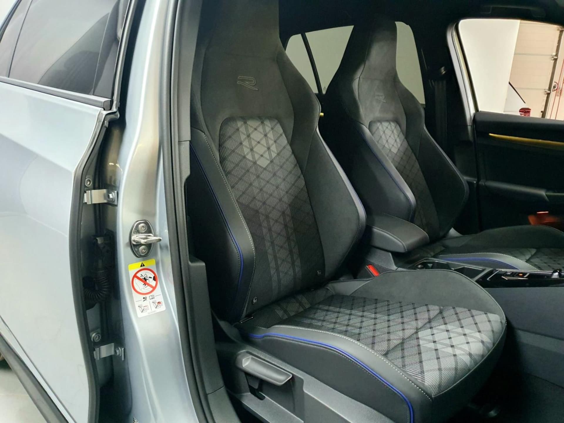 Volkswagen Golf R-Line