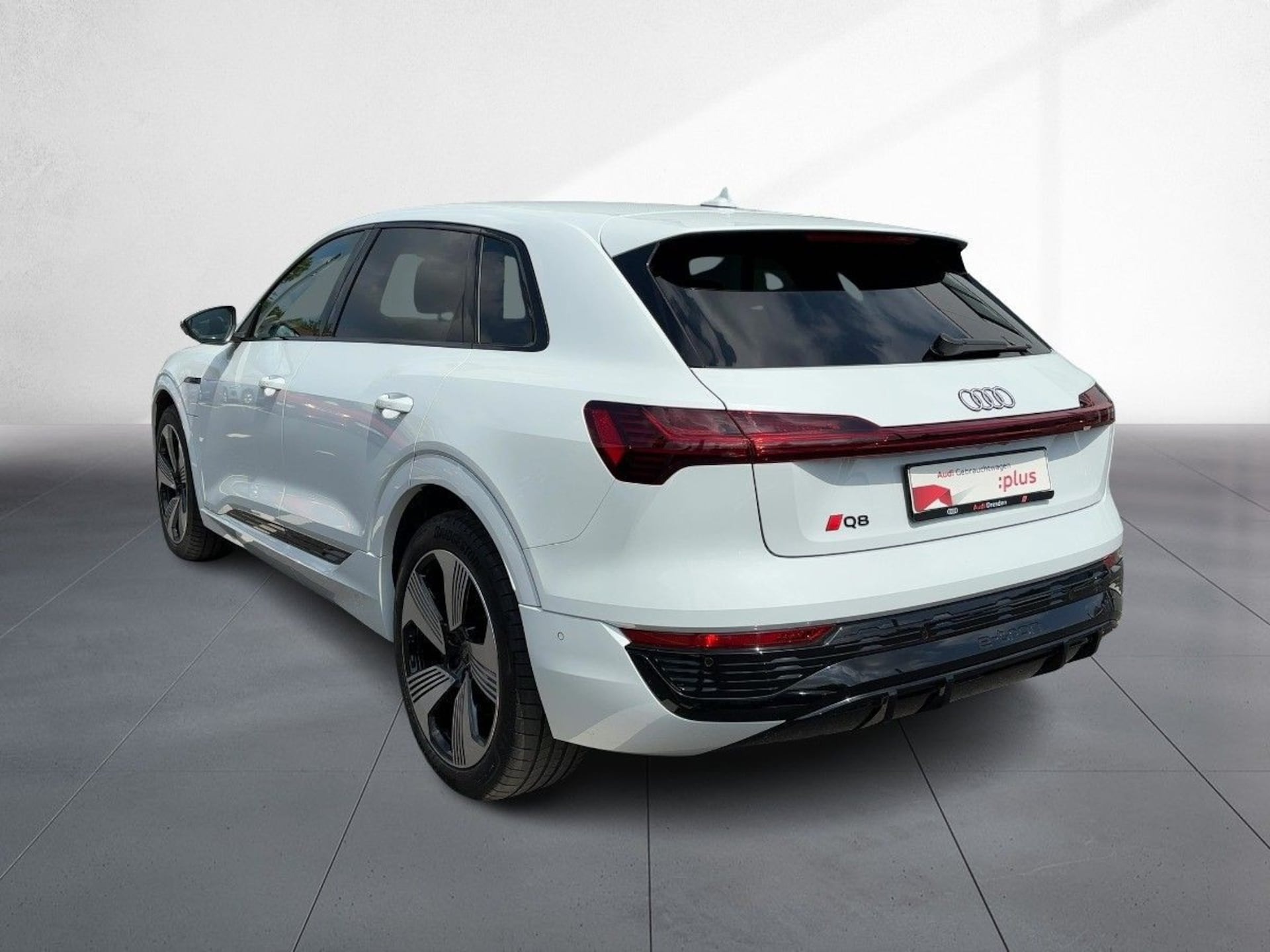 Audi Q8 e-tron S line