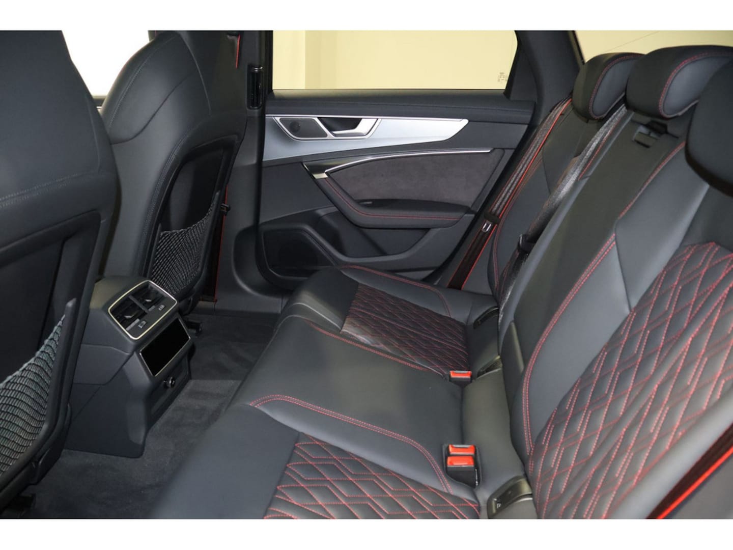 Bild über Audi S6 Avant TDI quattro tiptronic - für weitere Informationen kontaktieren Sie den Audi Partner