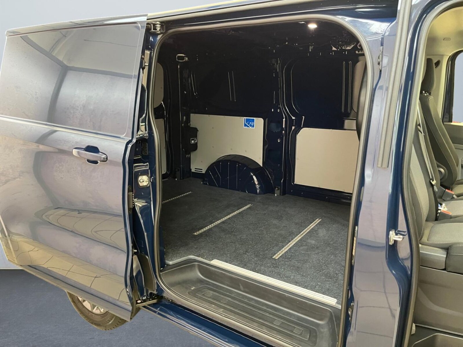 Volkswagen Transporter Kasten kurzer Radstand – Bild 11