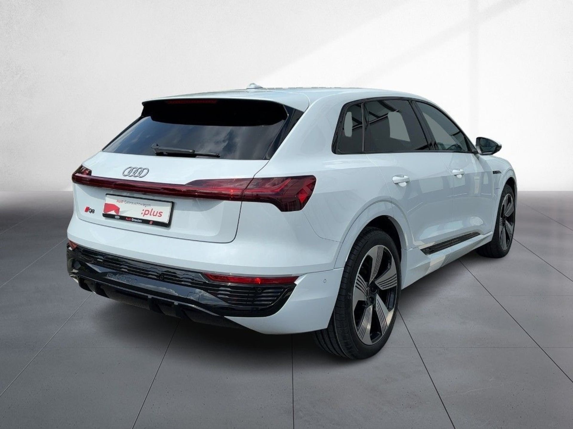 Audi Q8 e-tron S line