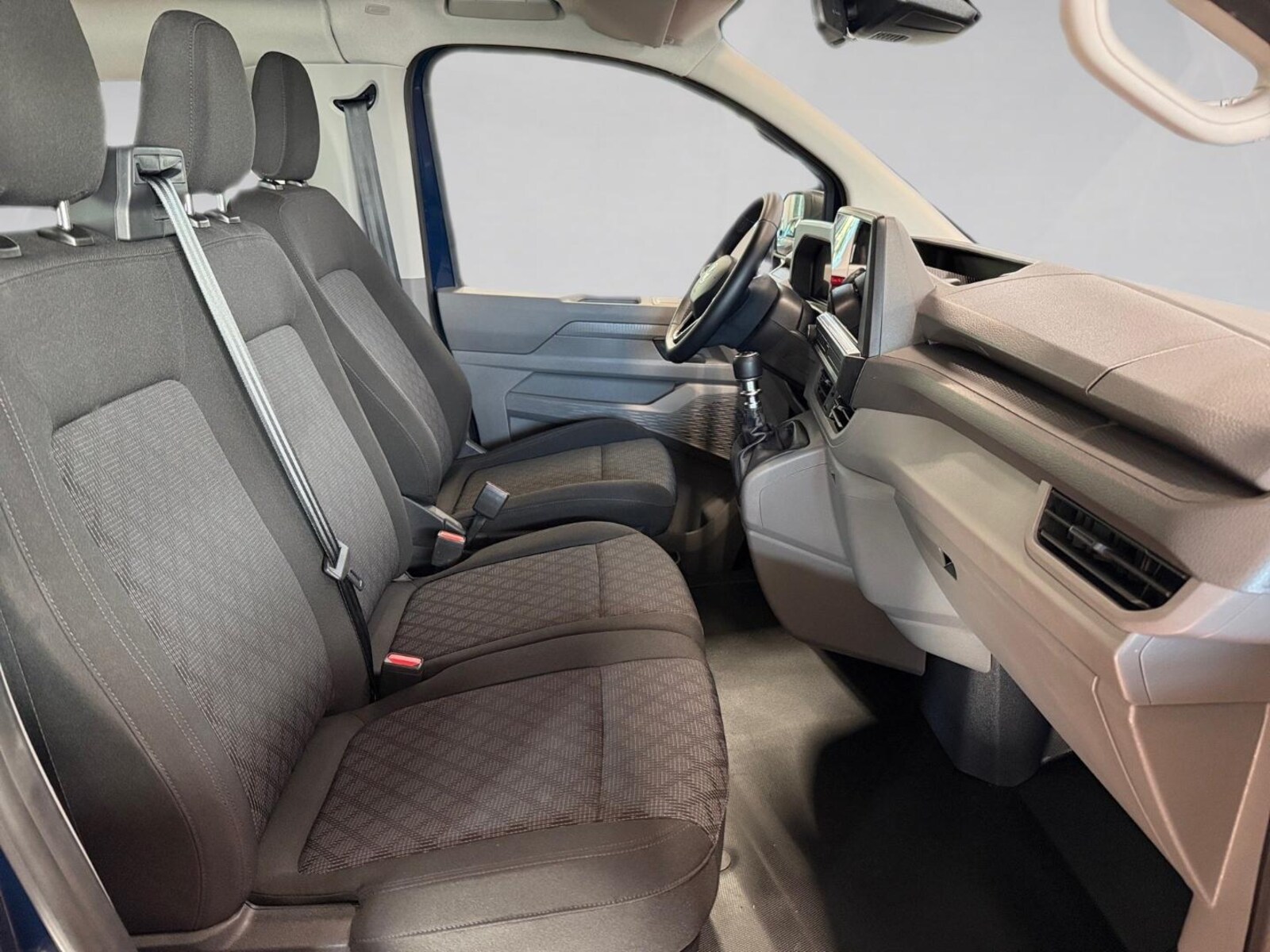 Volkswagen Transporter Kombi langer Radstand – Bild 10