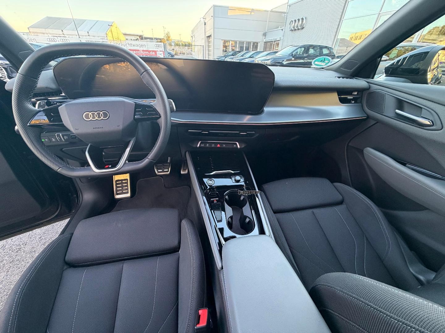 Bild über Audi Q3 SUV TFSI 110 kW S tronic - für weitere Informationen kontaktieren Sie den Audi Partner