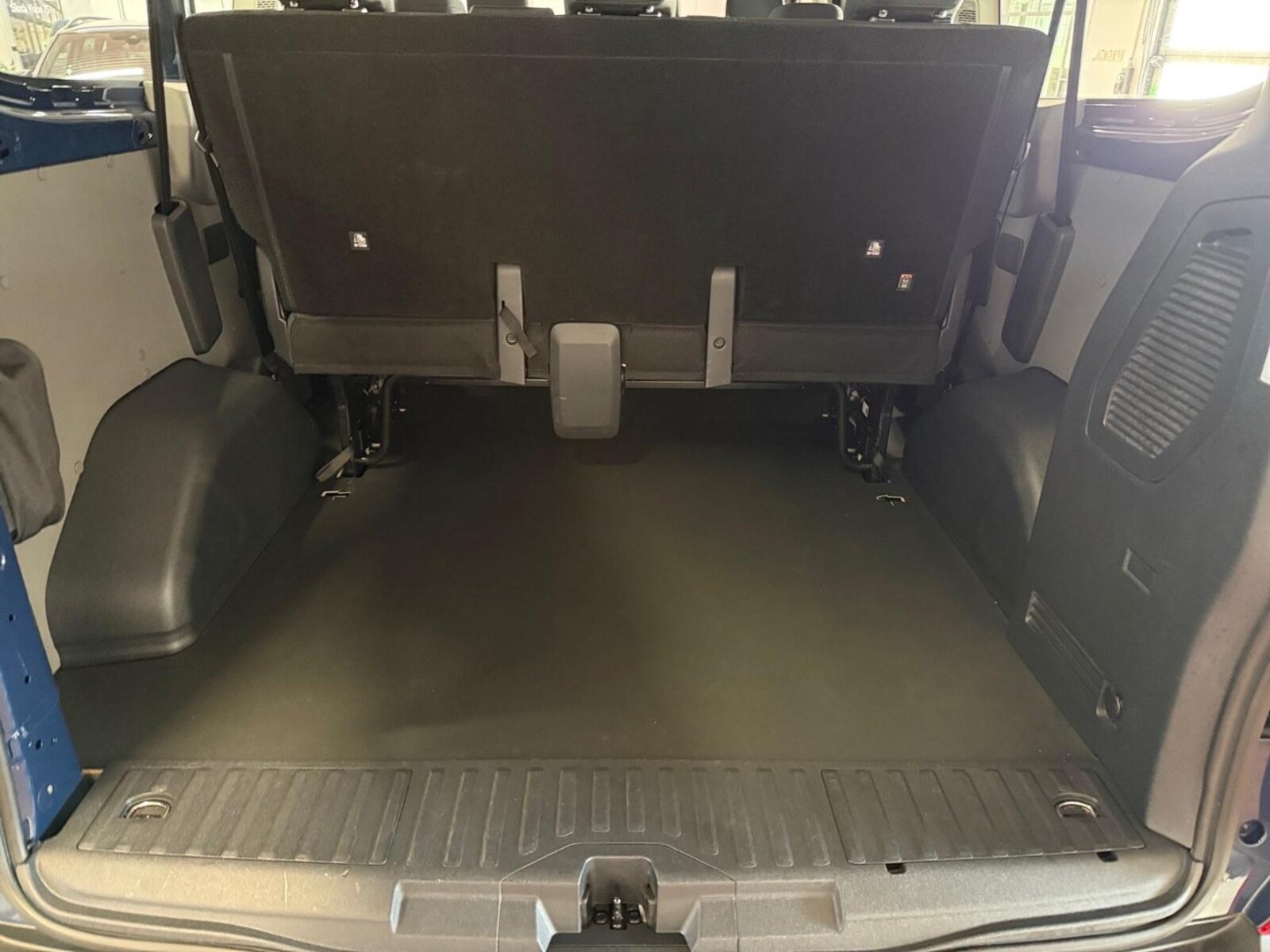 Volkswagen Transporter Kombi langer Radstand – Bild 15