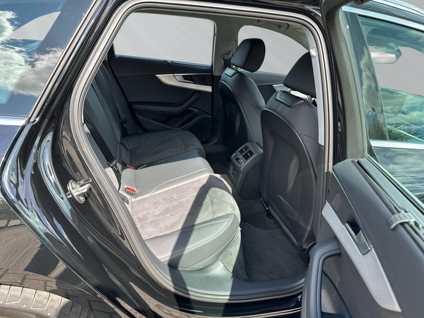 Image about Audi A4 Avant advanced 40 TDI S tronic