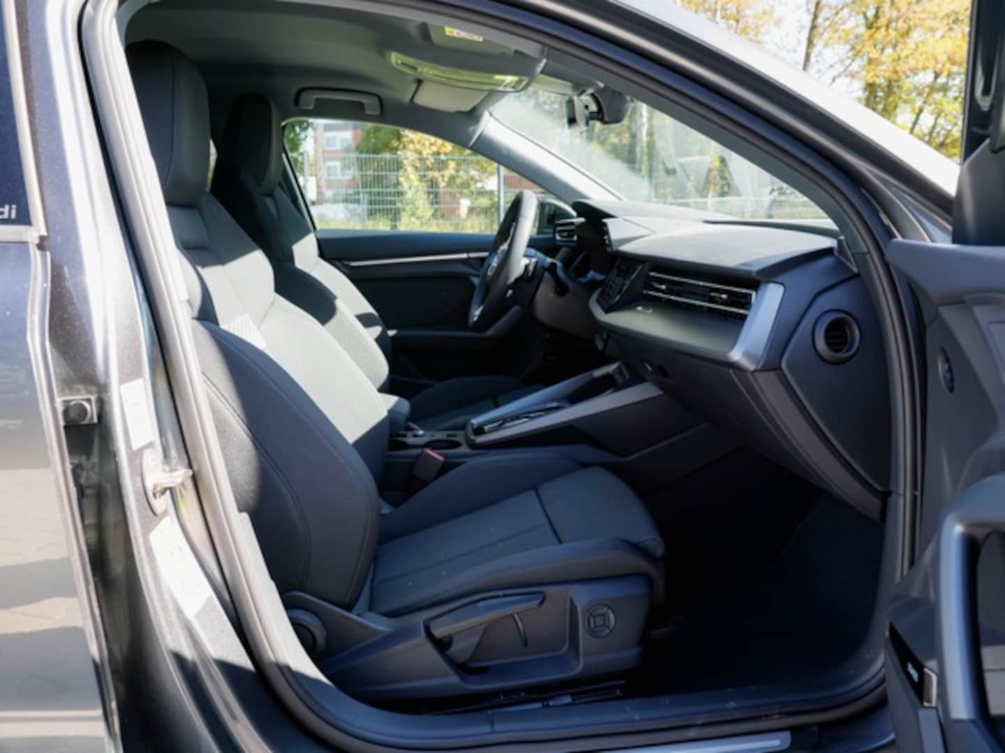 Bild über Audi A3 Sportback S line 35 TFSI S tronic - für weitere Informationen kontaktieren Sie den Audi Partner