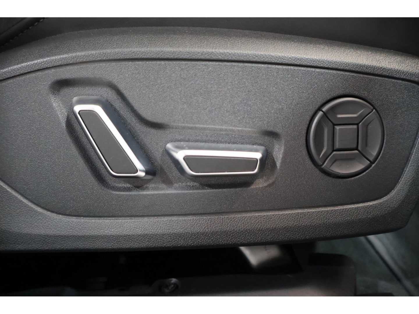 Bild über Audi S6 Avant TDI quattro tiptronic - für weitere Informationen kontaktieren Sie den Audi Partner