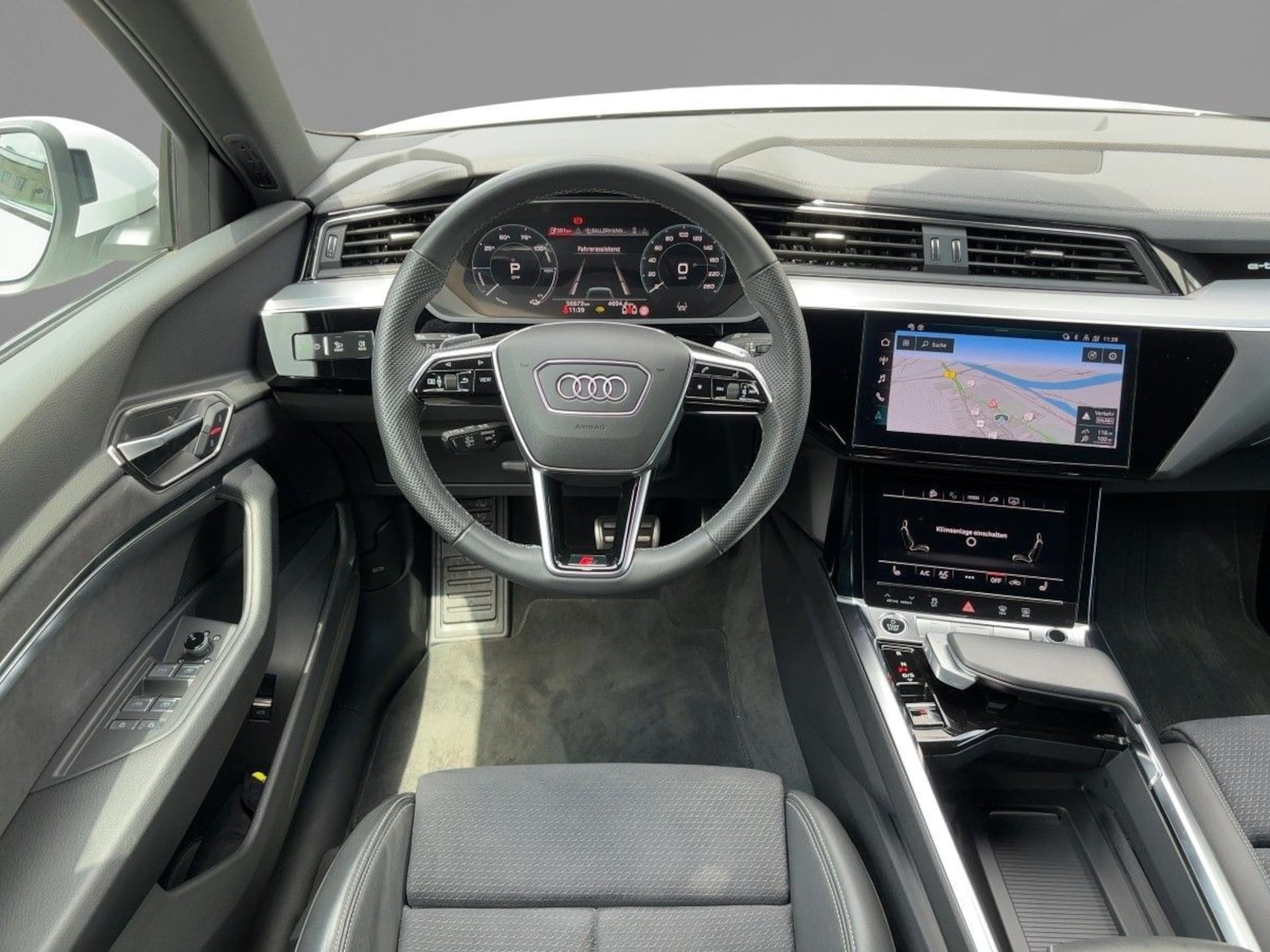 Audi Q8 e-tron S line