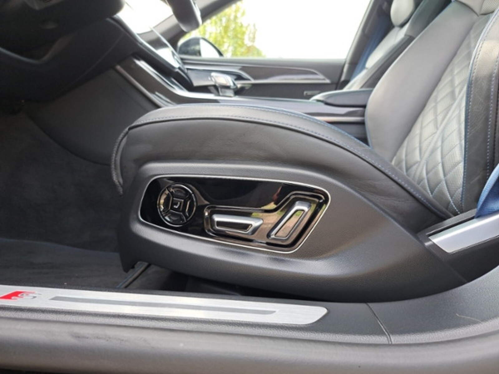 Audi A8 – Bild 25