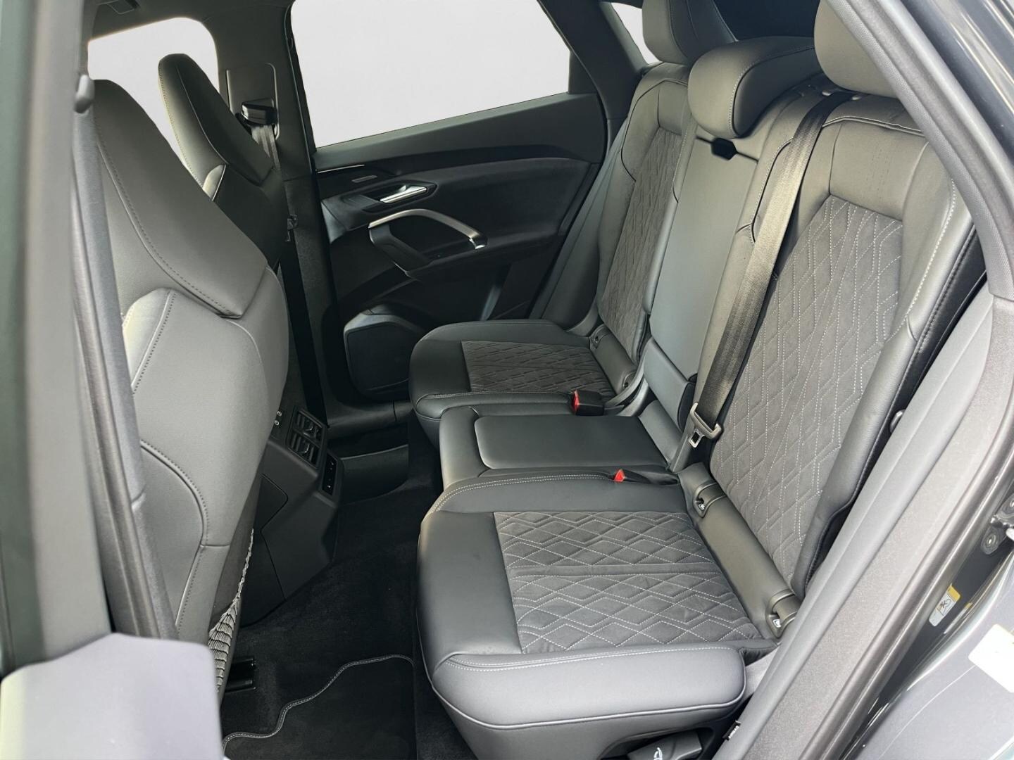 Bild über Audi Q5 Sportback TDI quattro 150 kW S tronic - für weitere Informationen kontaktieren Sie den Audi Partner