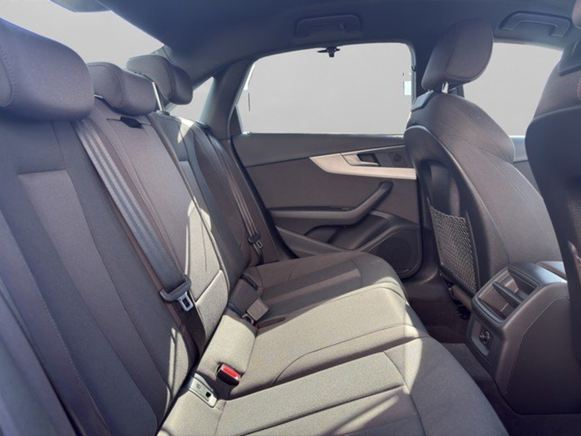 Audi A4 Limousine