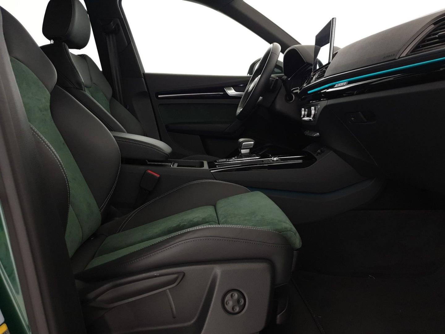 Image about Audi Q5 TFSI e Identity Black 50 TFSI e quattro 220 kW (299 CV) S tronic