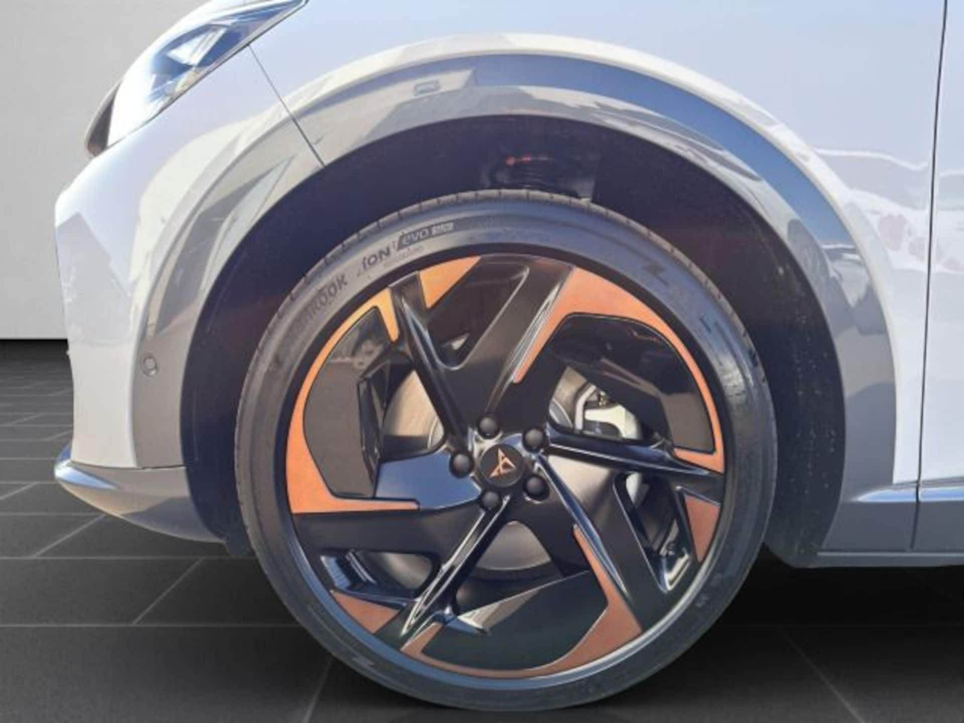 CUPRA Tavascan VZ