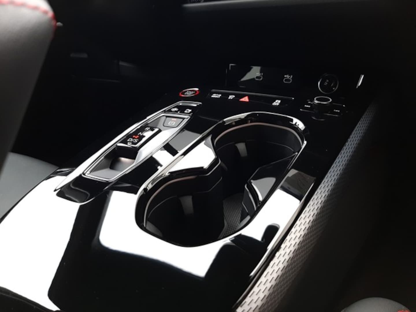 Bild über Audi A5 Limousine e-hybrid e-hybrid quattro 220 kW S tronic - für weitere Informationen kontaktieren Sie den Audi Partner