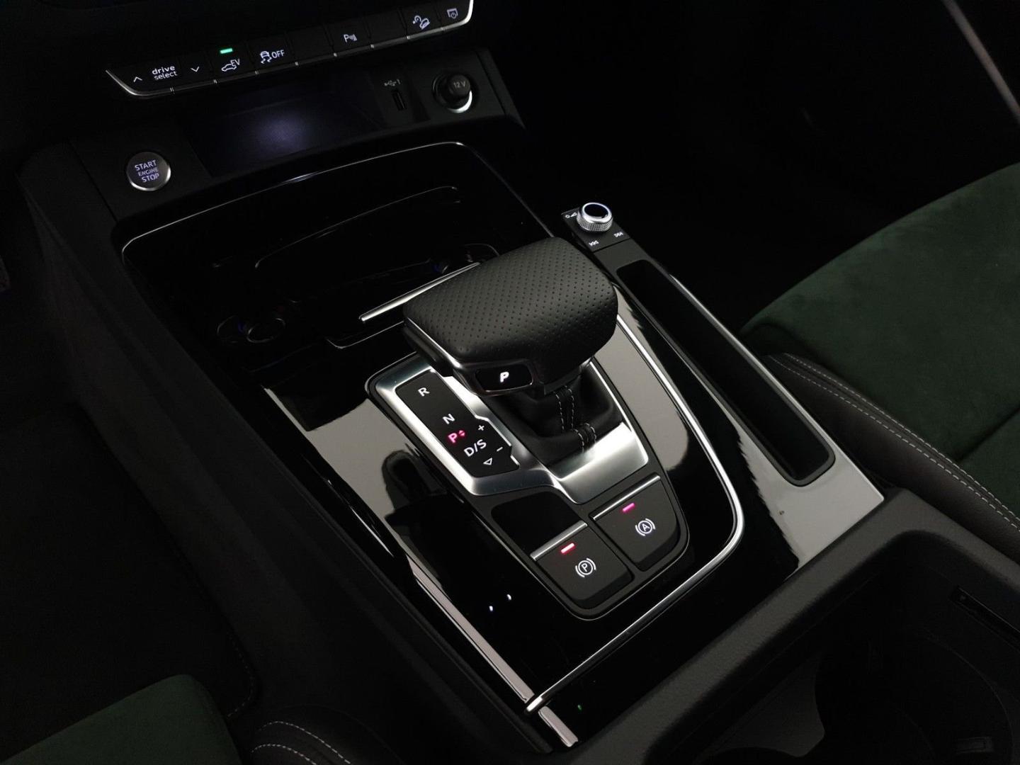 Image about Audi Q5 TFSI e Identity Black 50 TFSI e quattro 220 kW (299 CV) S tronic