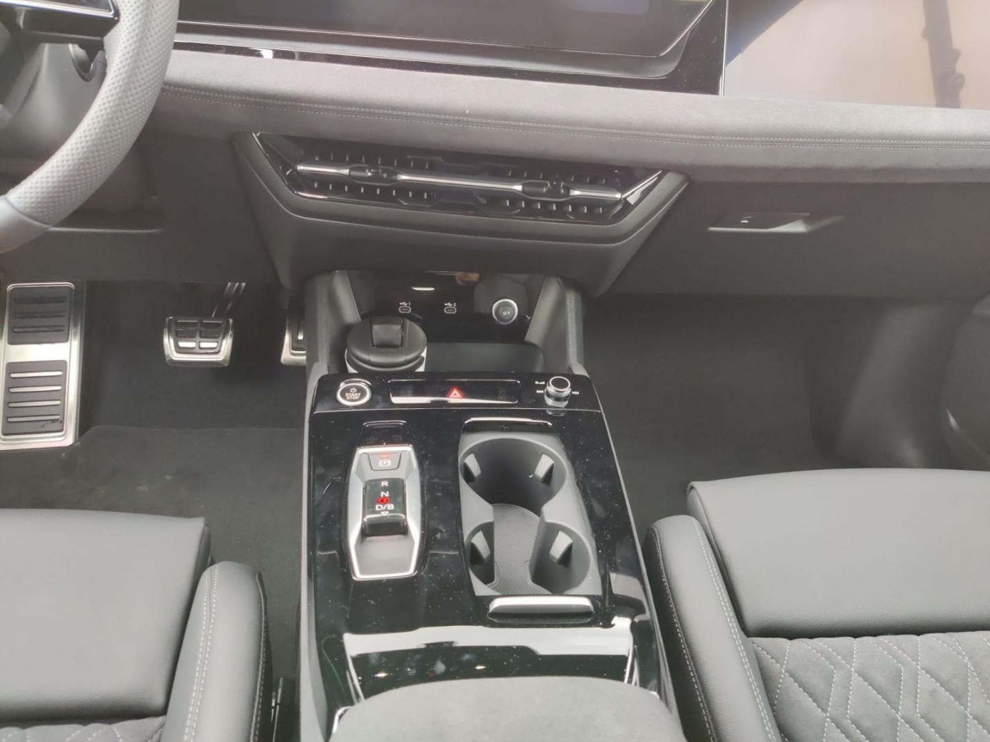 Bild über Audi Q6 SUV e-tron S line business e-tron performance 225 kW - für weitere Informationen kontaktieren Sie den Audi Partner