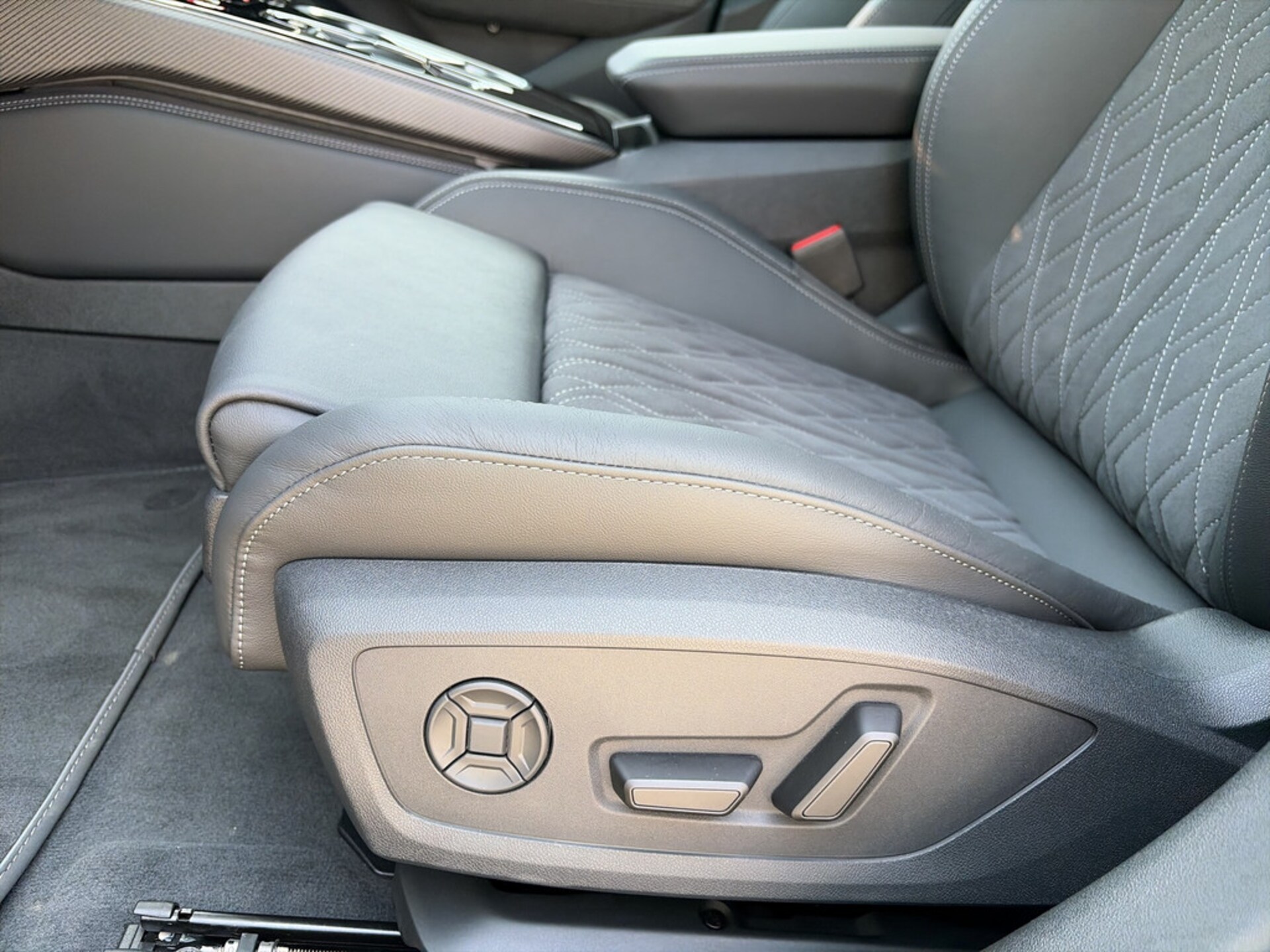 Audi A6 Avant edition one