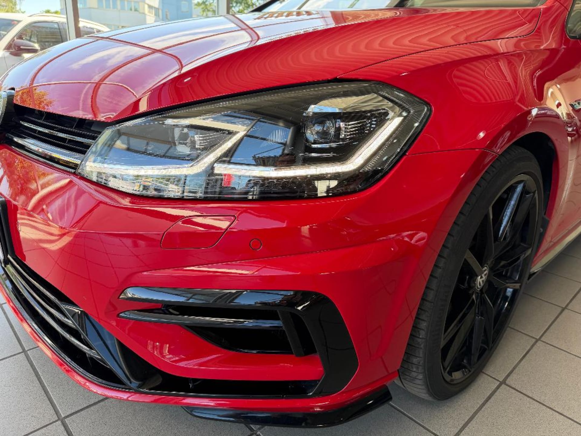 Volkswagen Golf Variant R