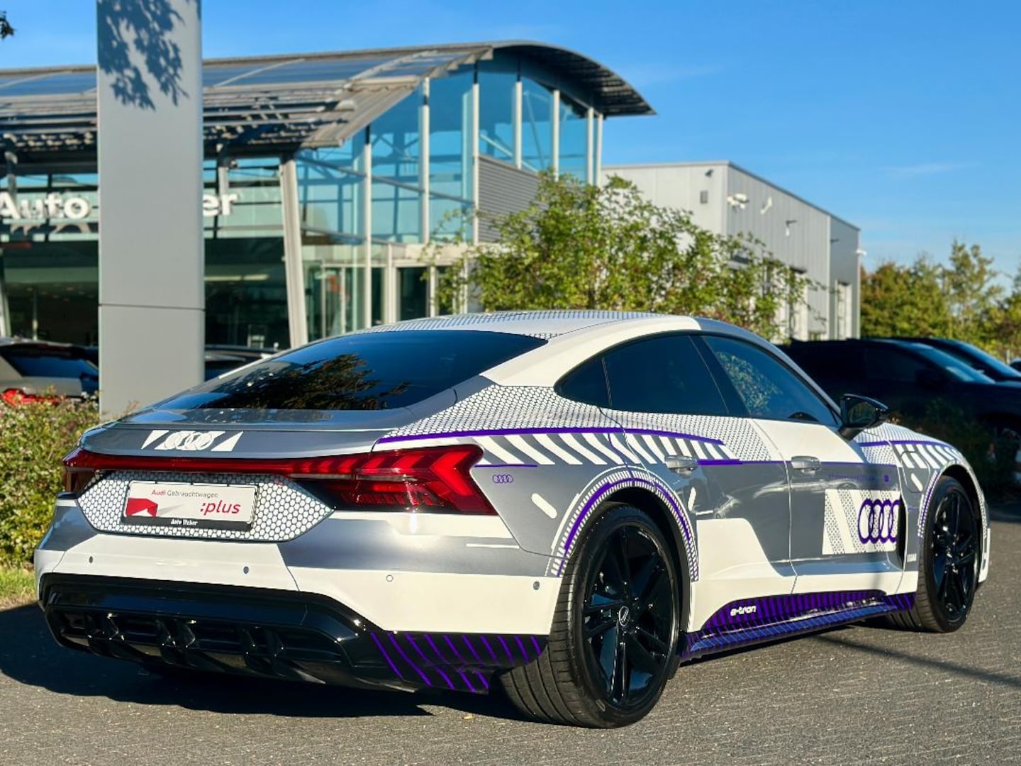 Bild über Audi RS e-tron GT e-tron quattro - für weitere Informationen kontaktieren Sie den Audi Partner