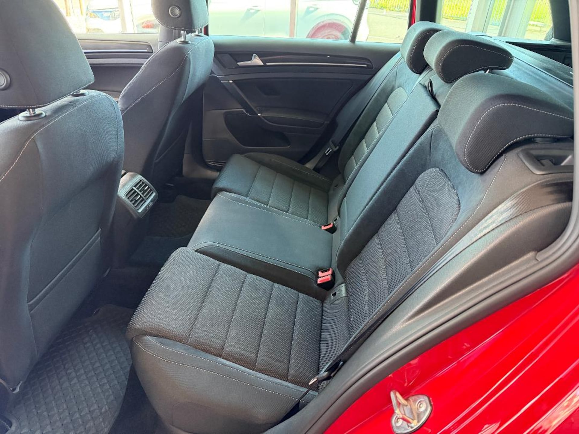 Volkswagen Golf Variant R